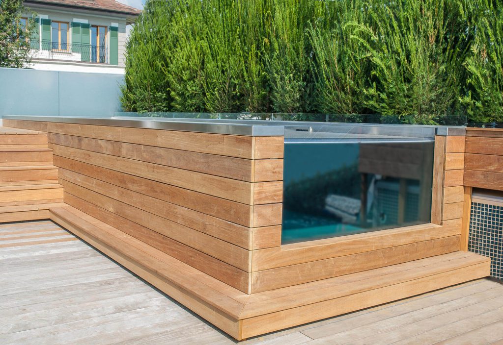 Nerezový bazén so sklenenou stenou