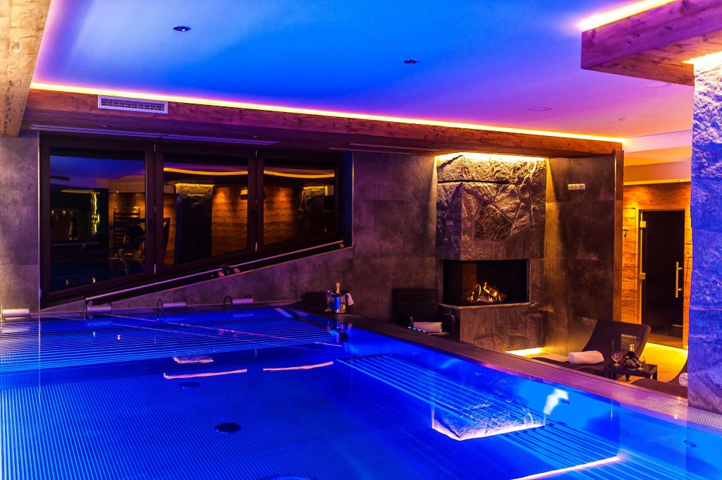 Luxusný interiérový wellness bazén