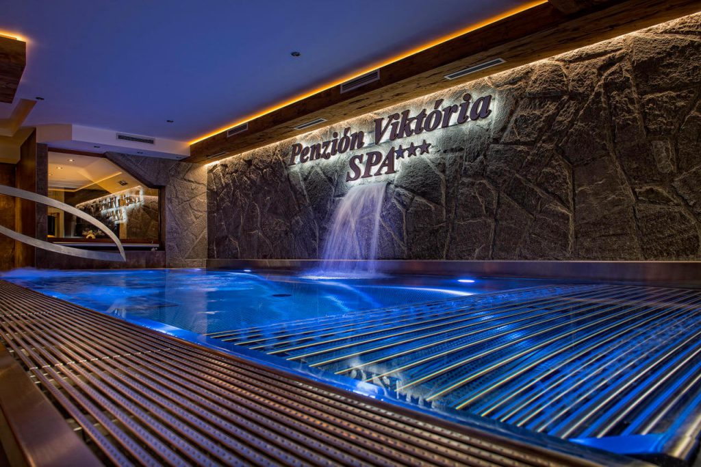 Luxusný prelivový bazén pre penzión