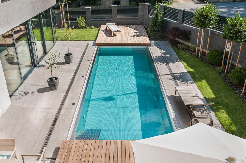 Záhradný bazén s prestrešením - mobilnou terasou