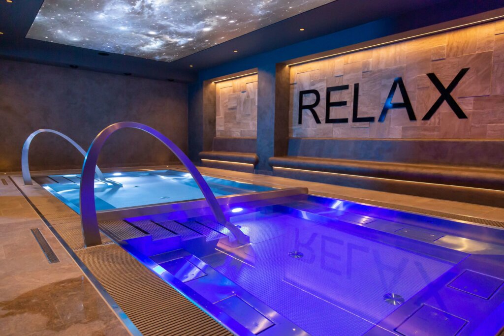 Vnútorné oddychové bazény pre wellness hotel