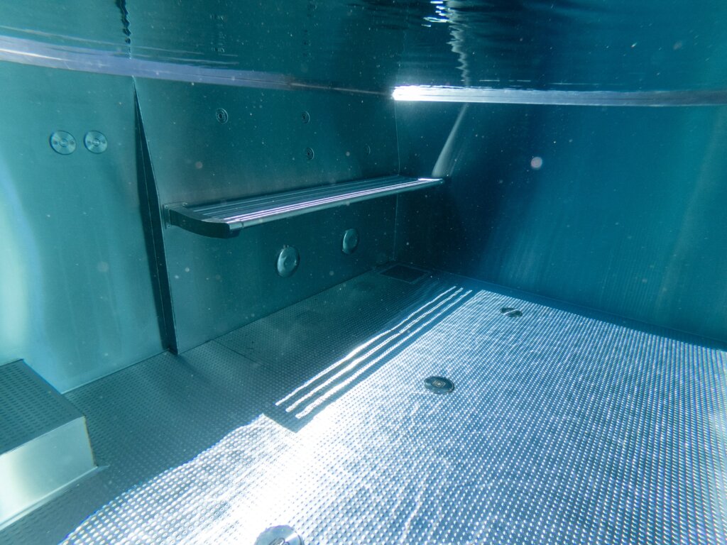 Protišmykové dno bazéna z antikorovej ocele