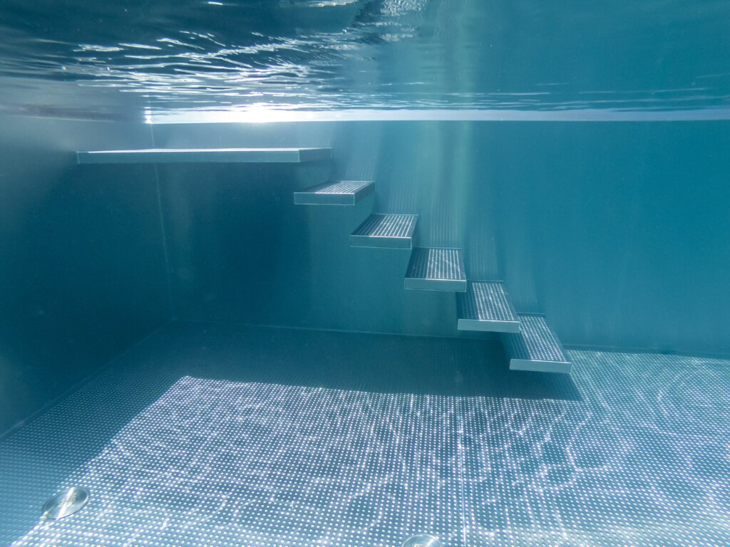 Konzolové bazénové schody