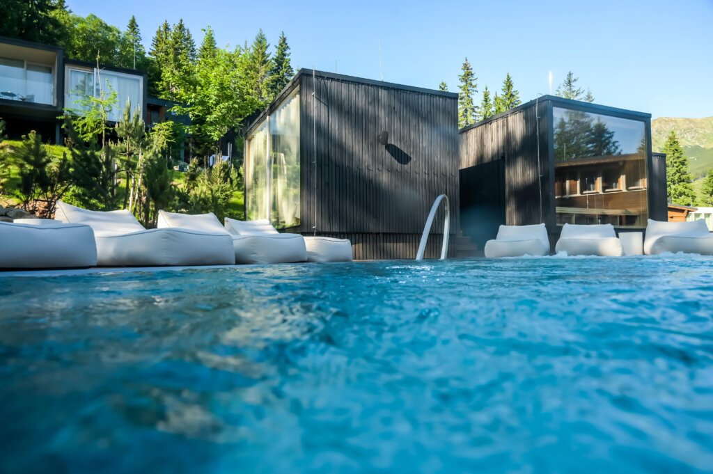 Vírivý a relaxačný bazén pre hotel Bjornson